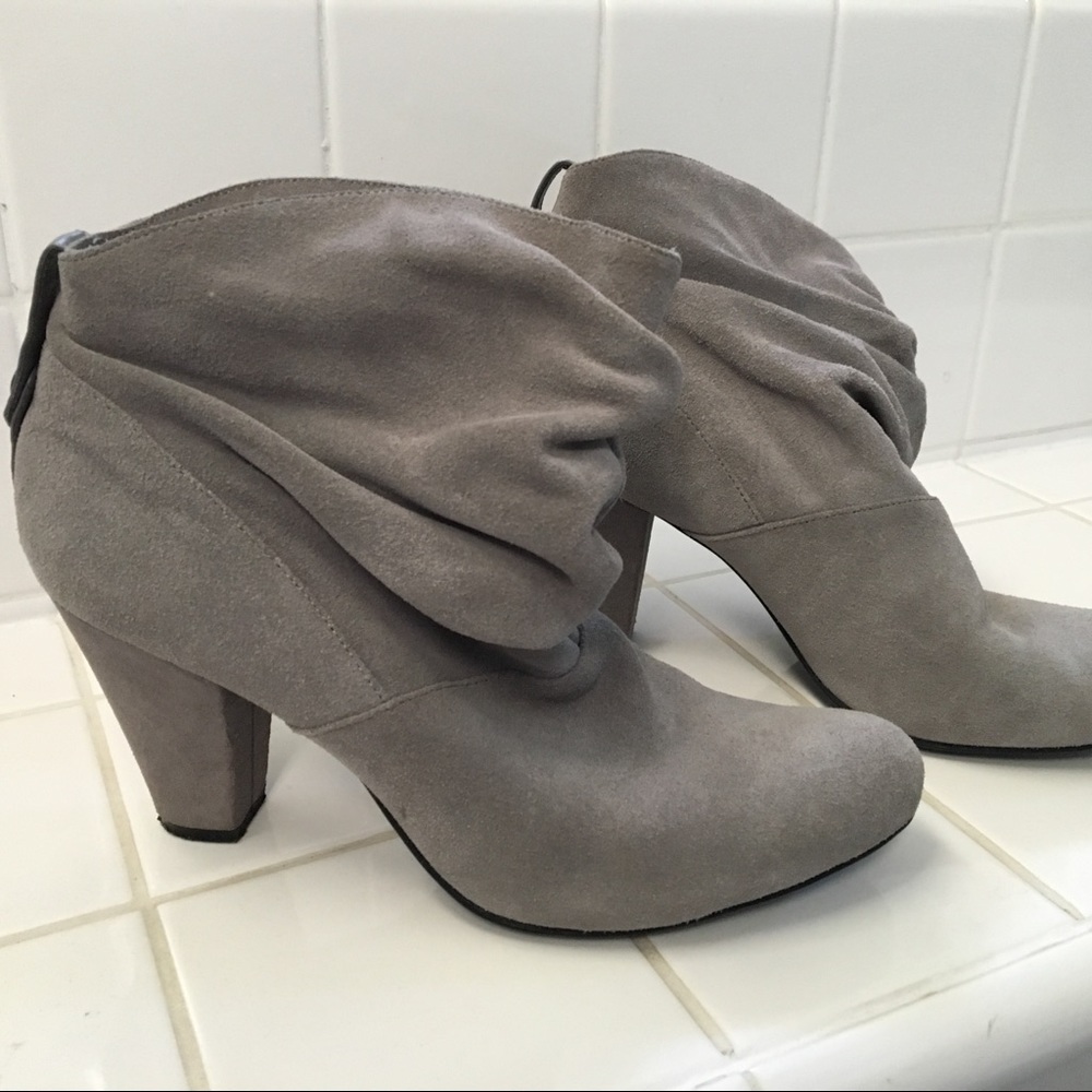 BCBG grey suede booties EUC Size 8